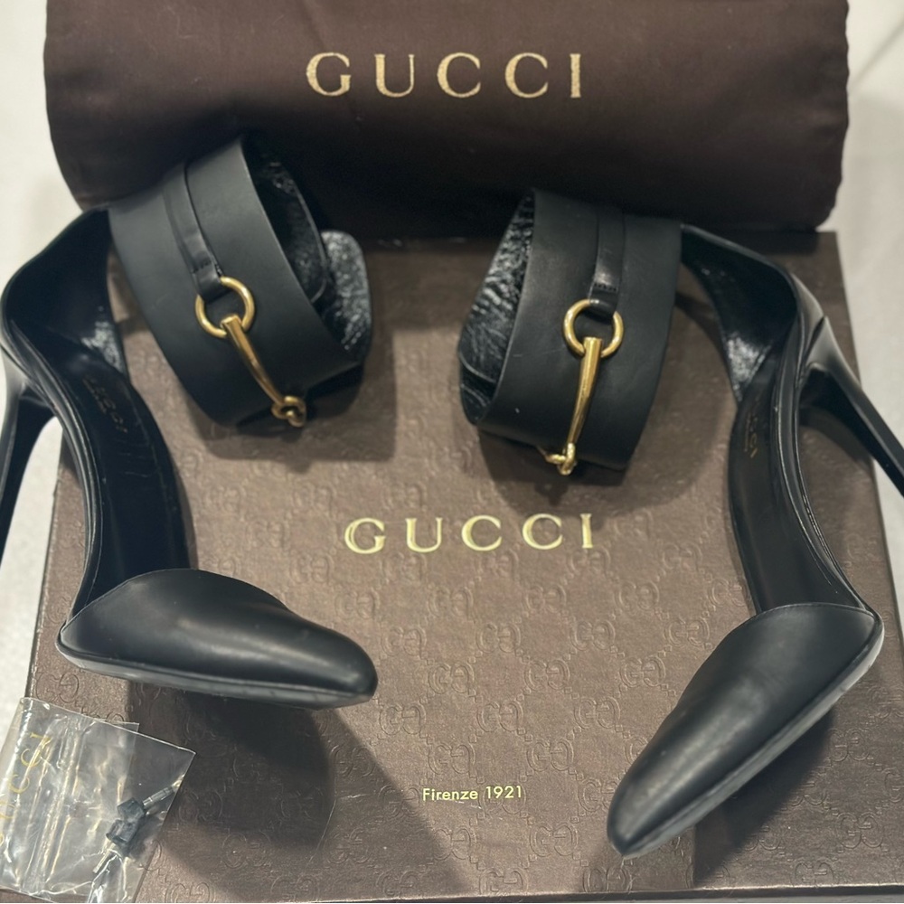 Gucci Black Leather Heels with Gold Accents Euro 38.5 US. 8.5